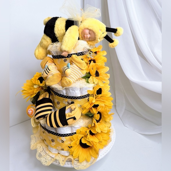 Bee-Themed Diaper Cake Baby Shower gift